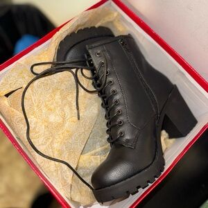 Women’s Boots Size 8